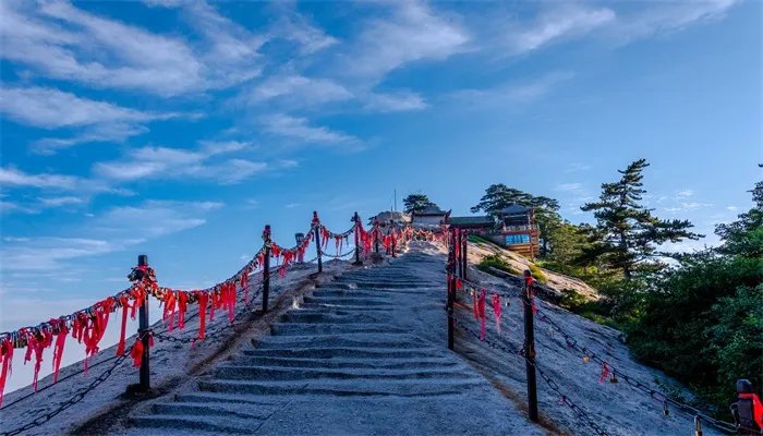 奇险天下第一山是什么山 奇险天下第一山是哪座山