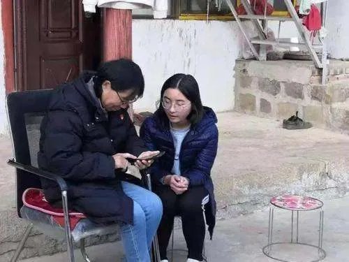 对于这个寒假张桂梅又踏上家访路这件事,你有何看法?