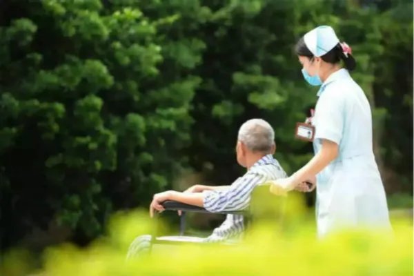 建议增加独生子女看护假,这是不是一种偏袒?