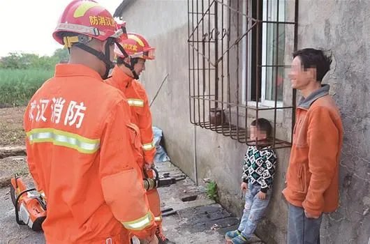 男童头卡防盗网最终被救出了吗？
