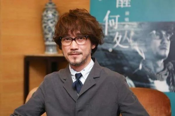 男星