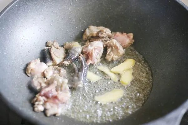 炖鸡汤的做法