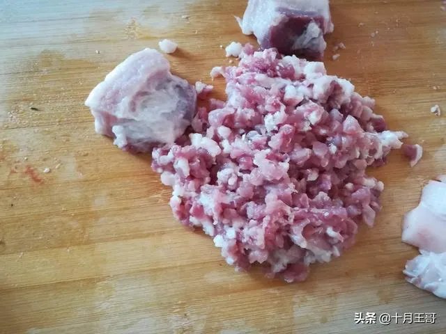 鲁菜系的山东酥肉哪做的最有特色?