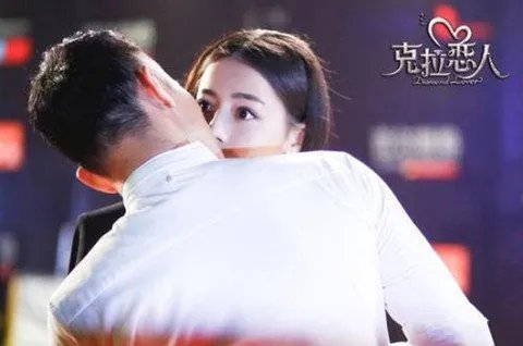 迪丽热巴吻戏床戏照片曝光 与罗晋接吻两人甜蜜到爆