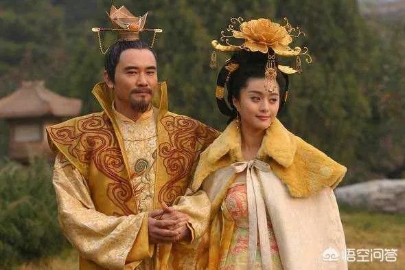 ＜昨夜风开露井桃，未央前殿月轮高。 ＞诗句猜动物？