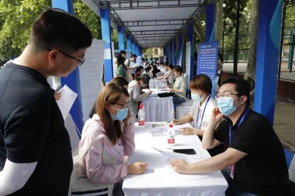 中山一院薪酬疑云：博士后成廉价劳力，什么是塔尖内卷？