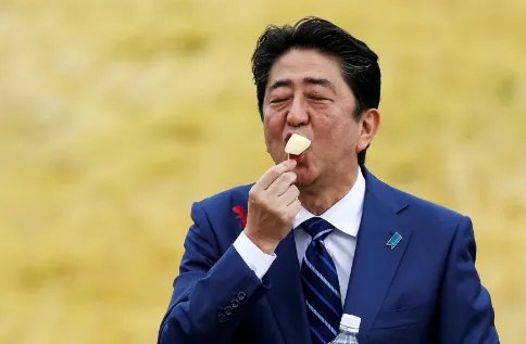安倍晋三遇刺身亡,他对日本做出了怎样的贡献?