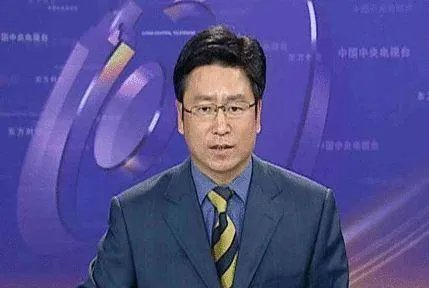 白岩松提问物资为何出现配送不及时的情况,他是一个怎样的主持人?