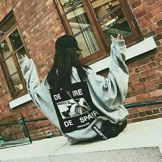 有没有唯美好看的女生背影插画图片？