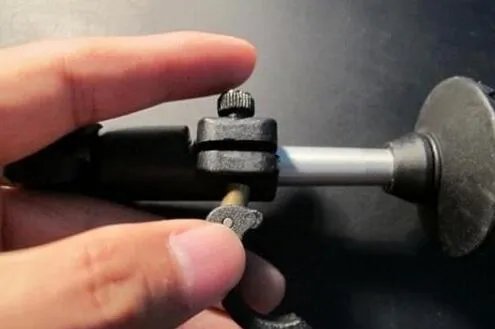 拧螺丝没有六角螺丝刀怎么办