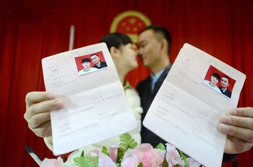 婚姻登记处周末上班吗 民政局的上班时间是什么时候