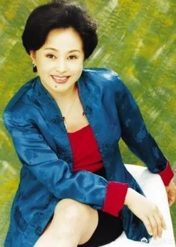 一首《回娘家》唱出几代人春晚记忆的朱明瑛近况如何？
