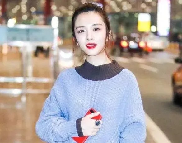 王晓晨为了不露脚踝,高跟鞋里套堆堆袜,穿出来的效果如何?