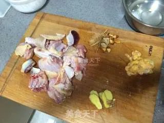 药膳鸡汤