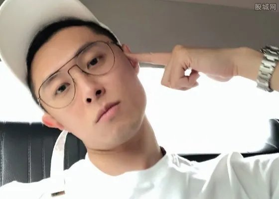 买超家庭背景 买超和王思聪是什么关系?