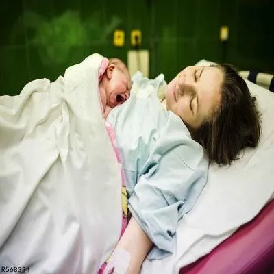 新生儿如何正确喂奶 正确示范母乳喂养的四种方式