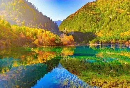 九寨沟全域恢复开放,12个新景点将亮相,当地的旅游业现状如何?