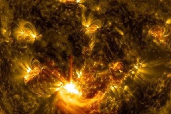 太阳耀斑爆发对地球的影响是什么？