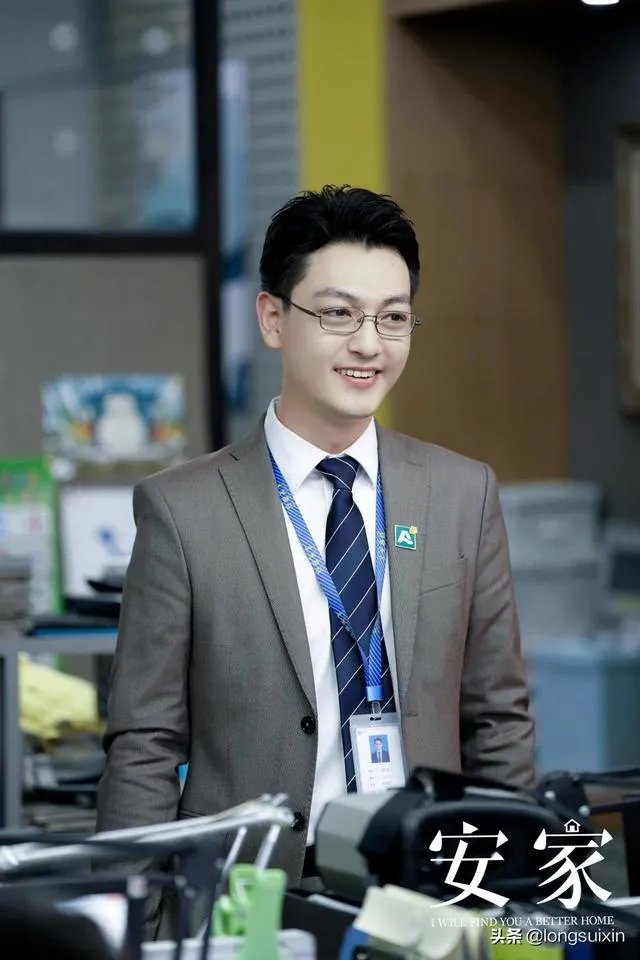 《安家》里季明亮这个角色是不是很有问题?为什么985评价他“水很深”?
