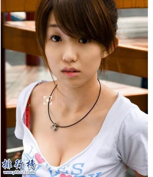 2018中国十大乳神排行榜:王李丹妮第二,第一88厘米