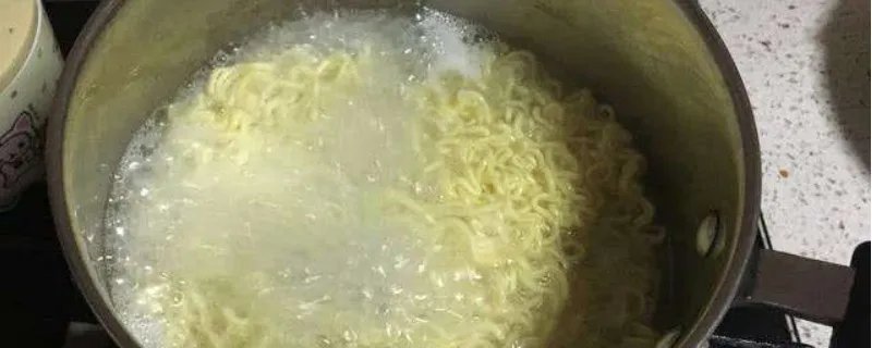 煮面要放油吗