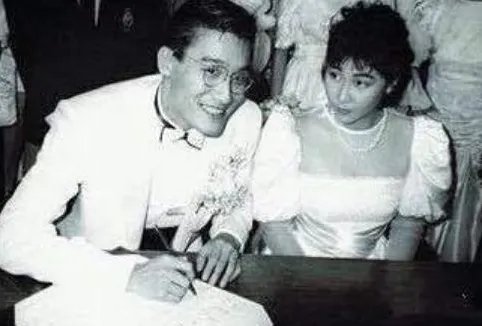 梁家辉妻子的旧照曝光了吗?