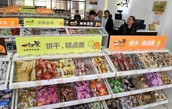 想开家零食店,加盟的好还是自己进货好?