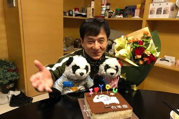 网曝潘粤明的微博几乎被熊猫覆盖!哪些艺人特别钟情于国宝熊猫?