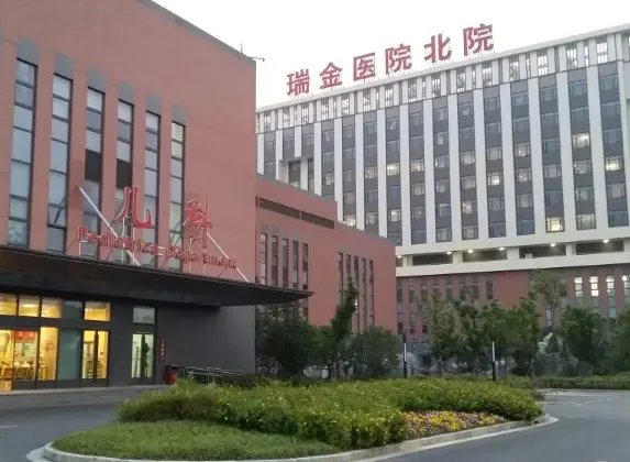 不帮群众开闸门?瑞金医院安保回应