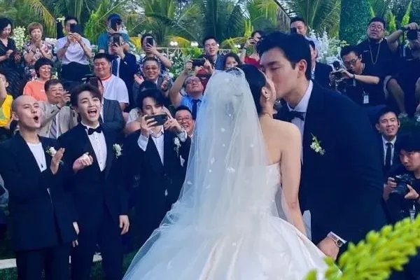 杨洋发文祝福王彦霖,终于赶上婚礼晚宴,他们此前有过哪些交集?