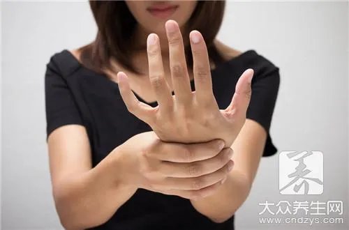 手裂了怎么办_手皴裂怎么办