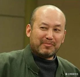 65岁郭达近照曝光,曾连登20年春晚含泪隐退,现如今怎样了?
