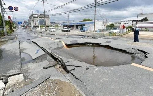 新疆于田6.4级地震,造成地震的原因是什么?