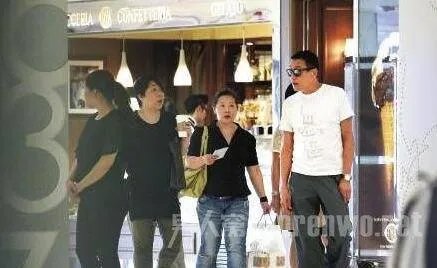 梁家辉妻子的旧照曝光了吗?