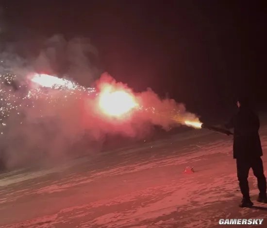 网红烟花“加特林”威力有多大?消防实测:花火能飞到6层楼高