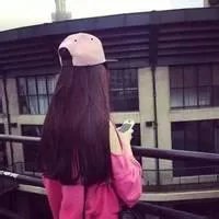 有没有唯美好看的女生背影插画图片？