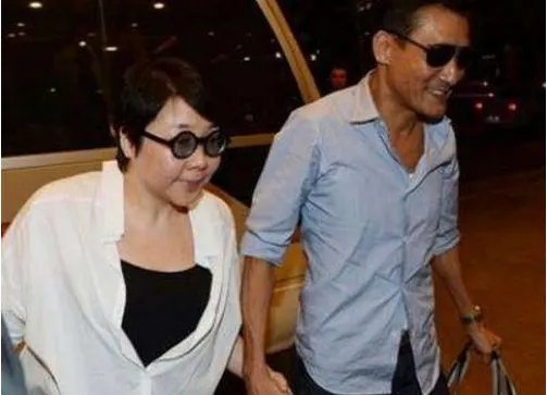 梁家辉妻子的旧照曝光了吗？