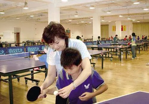 昔日乒乓球世界冠军曹燕华是什么水平的?