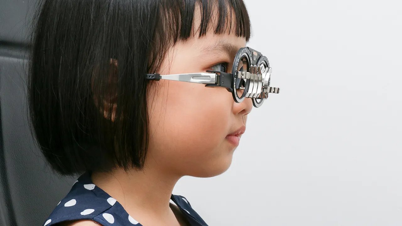 眼睛模糊是怎么回事?