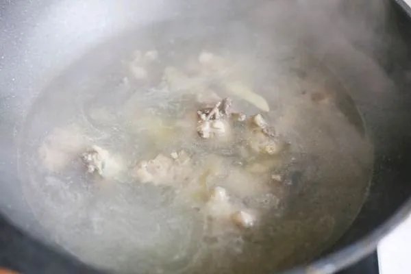 炖鸡汤的做法