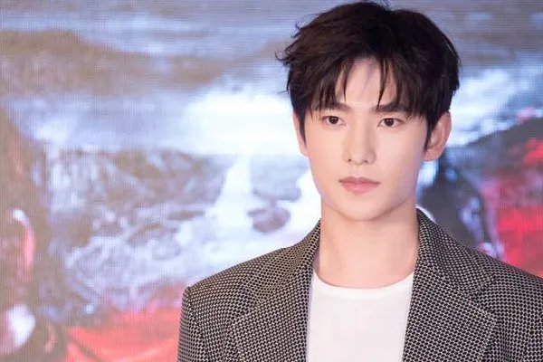 杨洋发文祝福王彦霖,终于赶上婚礼晚宴,他们此前有过哪些交集?