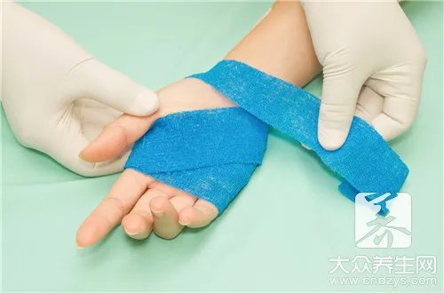 手裂了怎么办_手皴裂怎么办