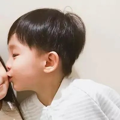 有没有亲嘴的情侣头像(≧ω≦)？