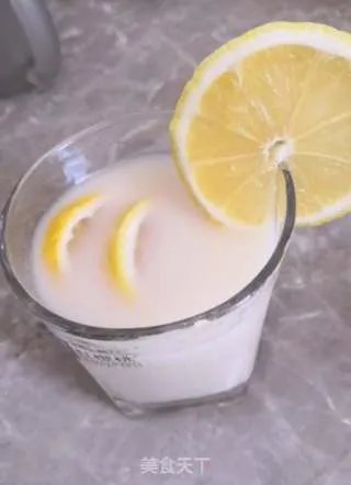 柠檬养乐多