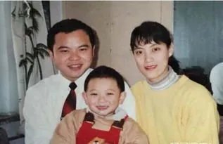 黄子韬的爸爸是谁?
