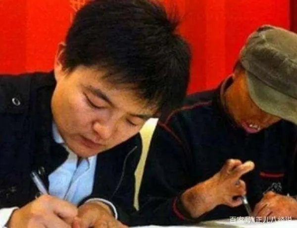 当年方正集团花50万,收购了一名乞丐的彩虹字体,他如今过得怎样?