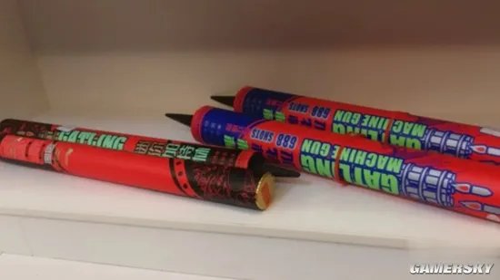 网红烟花“加特林”威力有多大?消防实测:花火能飞到6层楼高