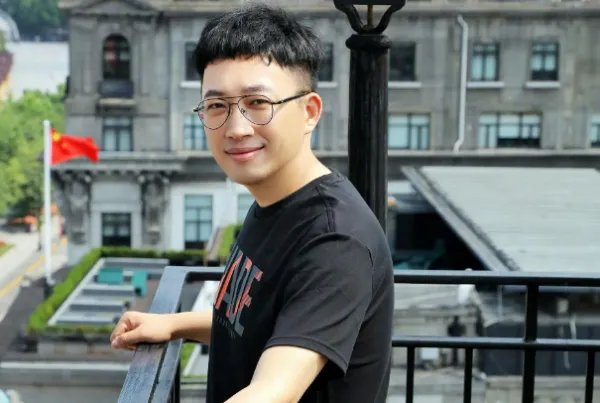 于正是谁?有什么代表作吗?