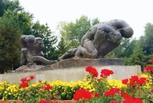 明天就到新疆石河子了,石河子有什么美食和旅游景点推荐?