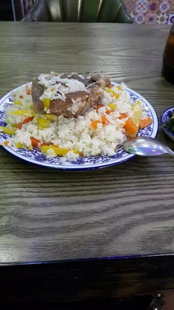 明天就到新疆石河子了,石河子有什么美食和旅游景点推荐?